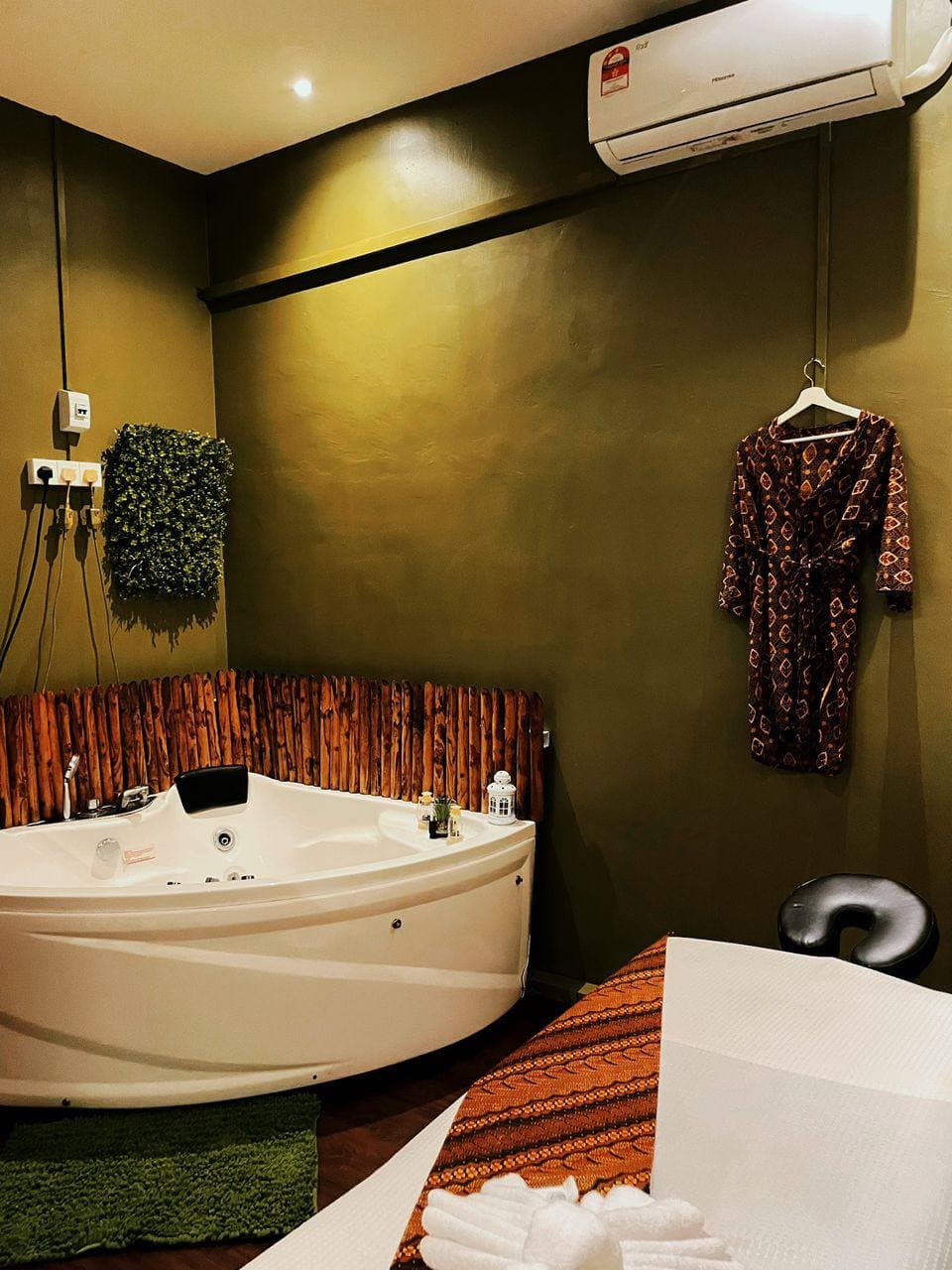 Jacuzzi Suite